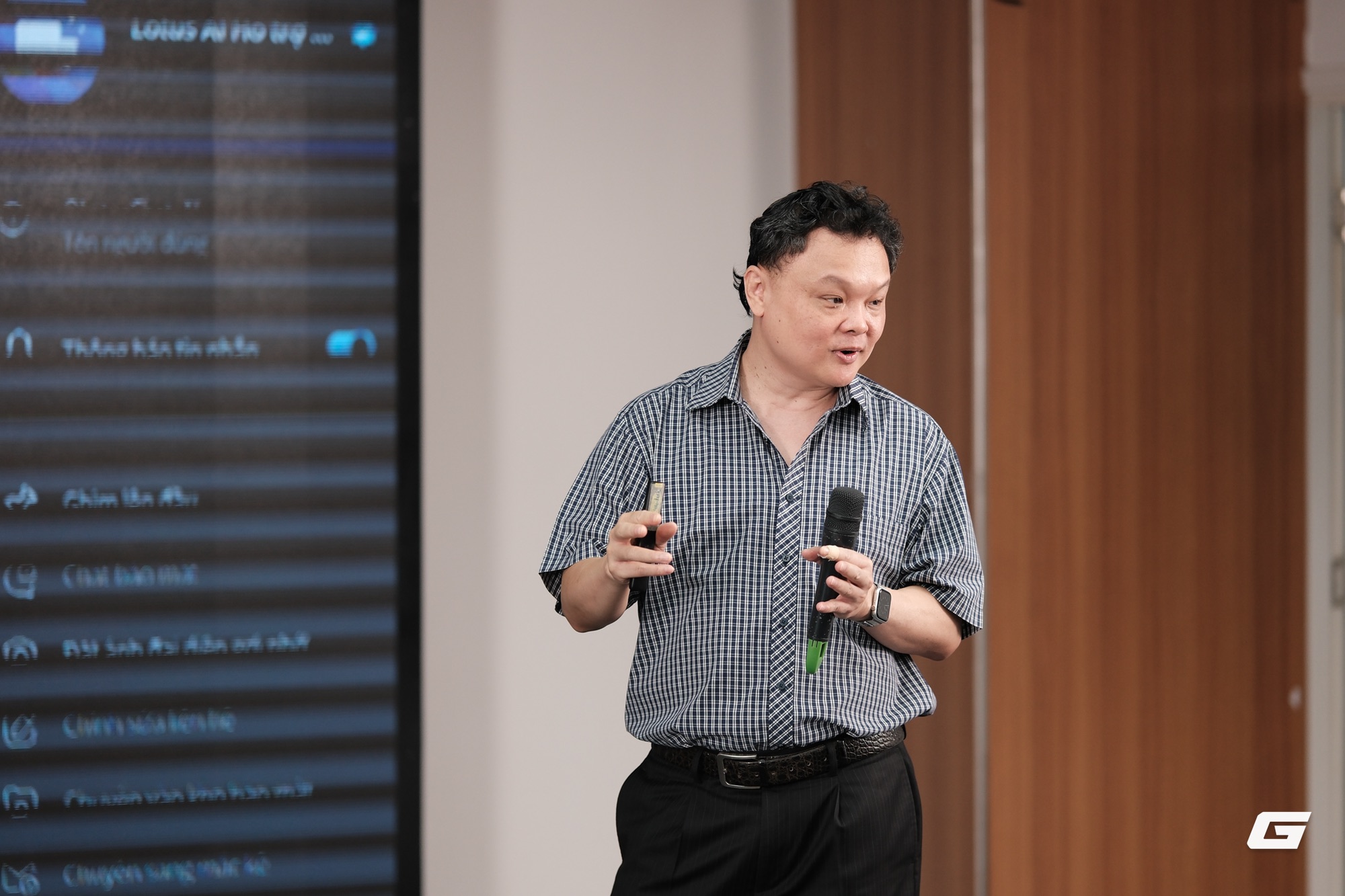 Người đứng đầu Lotus Chat: Người đứng đầu Lotus Chat: