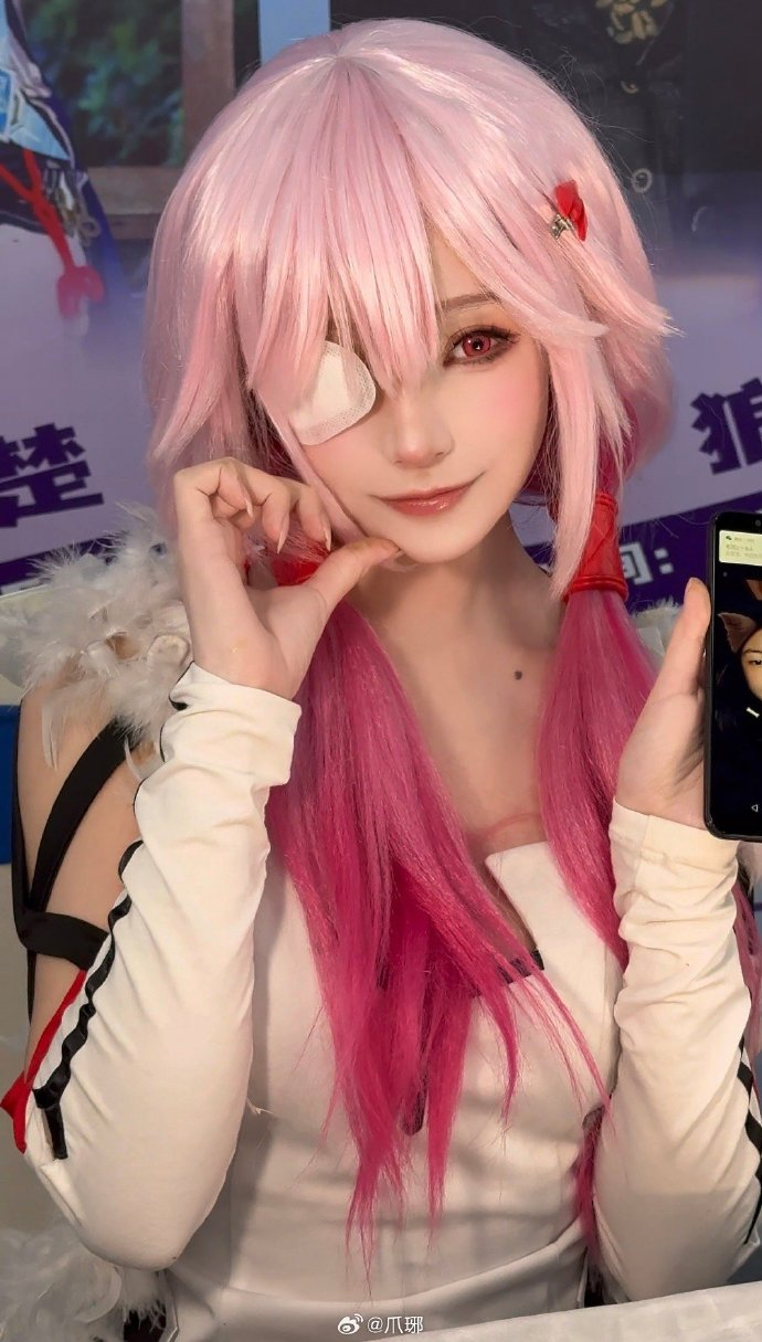 Nàng thơ cosplay xinh như mộng, thần thái lay động