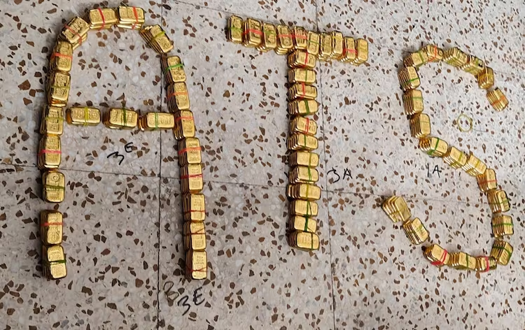 Tịch thu 88kg vàng thỏi, 20kg trang sức và 11 đồng hồ xa xỉ trong 1 căn hộ chung cư- Ảnh 2.