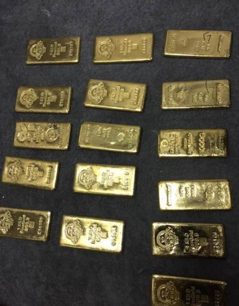 Tịch thu 250 tỷ đồng và vàng miếng la liệt trên sàn nhà 1 căn phòng trọ tồi tàn- Ảnh 2. Tịch thu 250 tỷ đồng và vàng miếng la liệt trên sàn nhà 1 căn phòng trọ tồi tàn- Ảnh 2.