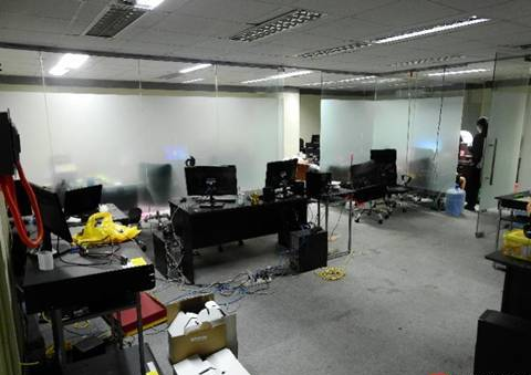 Tịch thu 250 tỷ đồng và vàng miếng la liệt trên sàn nhà 1 căn phòng trọ tồi tàn- Ảnh 3. Tịch thu 250 tỷ đồng và vàng miếng la liệt trên sàn nhà 1 căn phòng trọ tồi tàn- Ảnh 3.