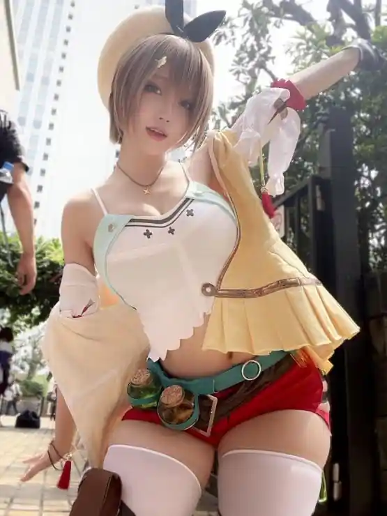 Màn cosplay Ryza khiến fan ngỡ ngàng với độ chân thực đến khó tin- Ảnh 3.