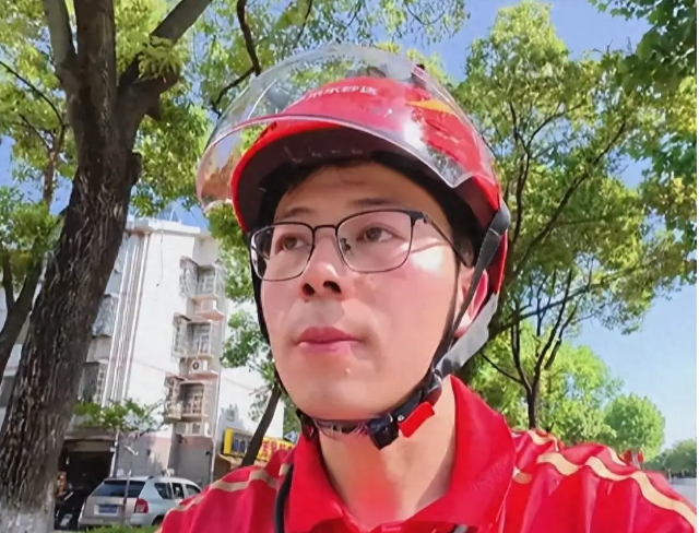 Nam MC truyền hình thất nghiệp làm shipper mưu sinh thừa nhận: