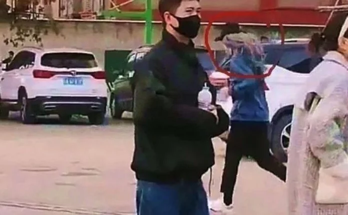 Chấn động: Nam sinh giả gái đi thi hộ, chưa hoàn thành bài thì đã bị bắt tại trận- Ảnh 1.