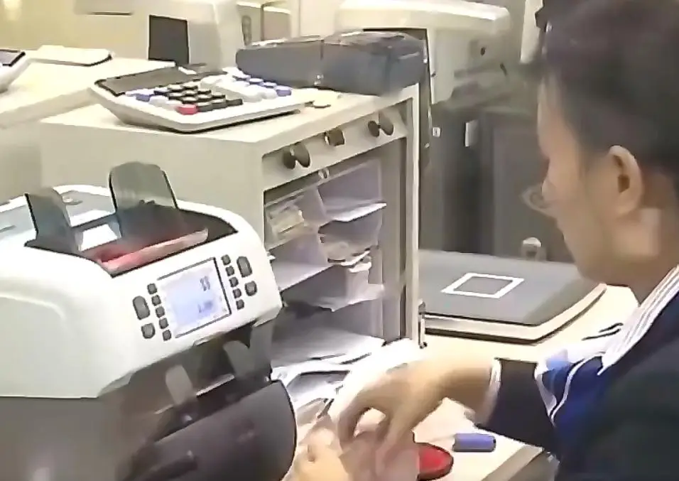 Người đàn ông trình báo hơn 1,3 tỷ chuyển khoản nhầm nhưng ngân hàng bảo không biết, tòa án khẳng định: