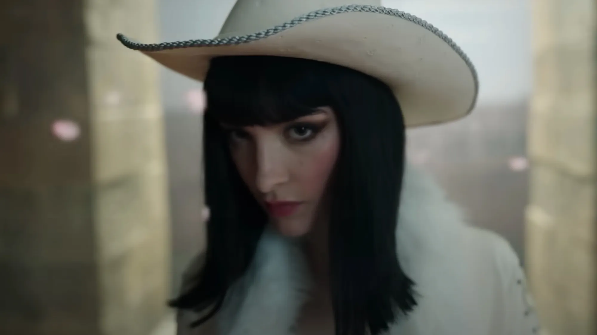 Trailer One Piece live-action mới hé lộ hình ảnh đầu tiên về Brogy, Vivi và Nico Robin- Ảnh 3.