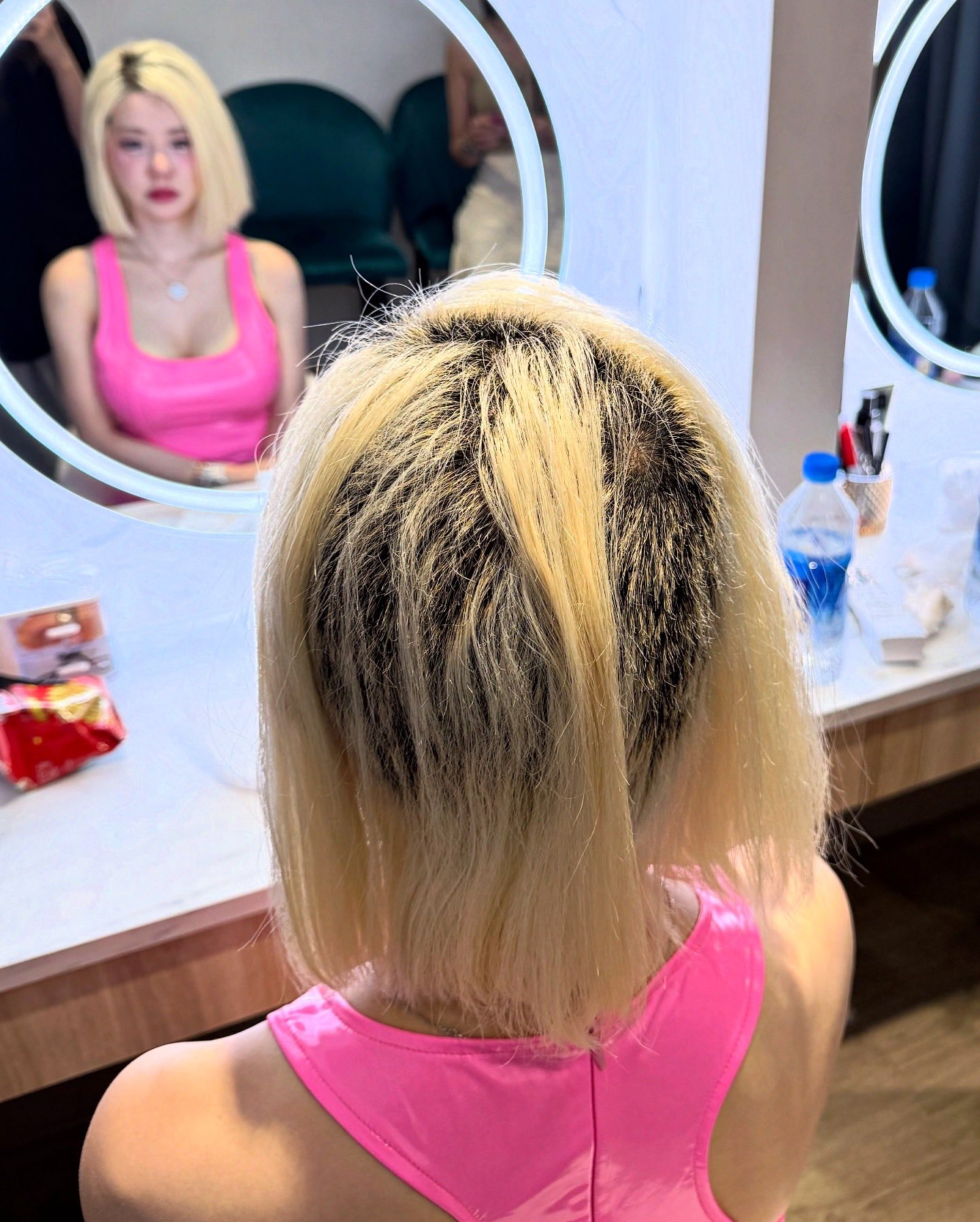 photo-1755832887926 photo-1755832887926