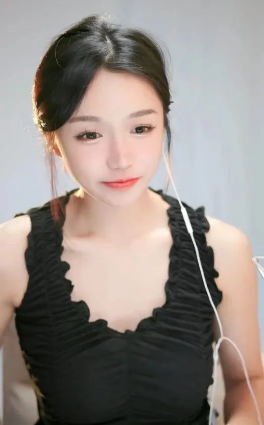 Sở hữu gần 400 tỷ, rình mò suốt 7 ngày, nam thanh niên khiến nữ streamer Sở hữu gần 400 tỷ, rình mò suốt 7 ngày, nam thanh niên khiến nữ streamer