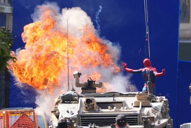 photo-1758514741310 photo-1758514741310