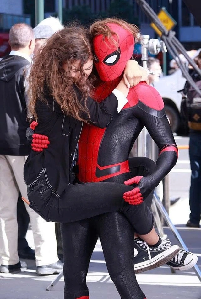 photo-1758514808453 photo-1758514808453