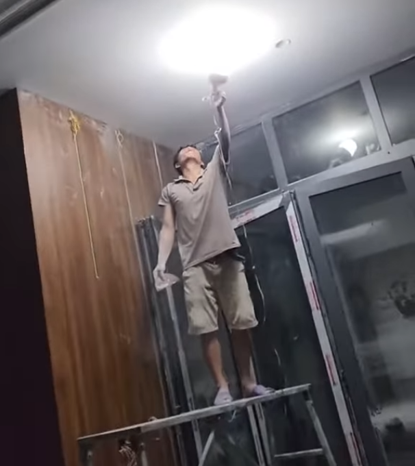 photo-1758941198966 photo-1758941198966