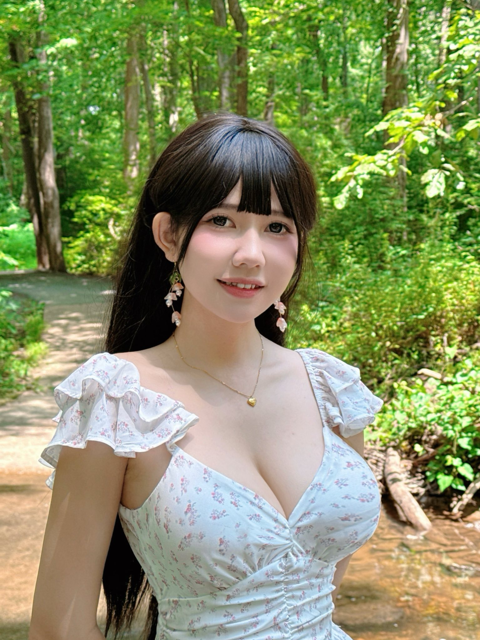 photo-1759216135493 photo-1759216135493