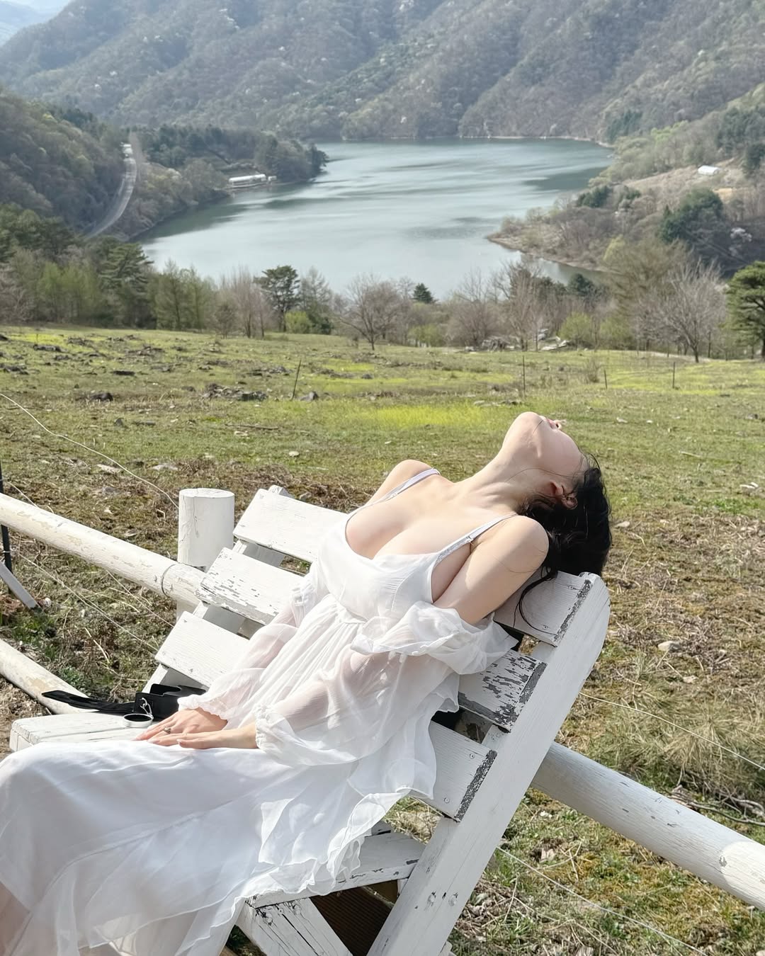 “Nàng thơ” khiến fan đổ gục vì vẻ đẹp vừa hồn nhiên vừa quyến rũ- Ảnh 8. “Nàng thơ” khiến fan đổ gục vì vẻ đẹp vừa hồn nhiên vừa quyến rũ- Ảnh 8.