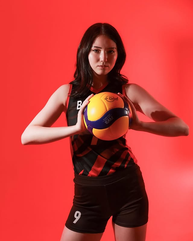 Mê mắt trước nhan sắc đỉnh cao của thiên thần bóng chuyền, sở hữu chiều cao cực khủng khiến anh em choáng váng- Ảnh 1. Mê mắt trước nhan sắc đỉnh cao của thiên thần bóng chuyền, sở hữu chiều cao cực khủng khiến anh em choáng váng- Ảnh 1.