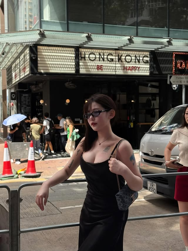 photo-1761032537087 photo-1761032537087