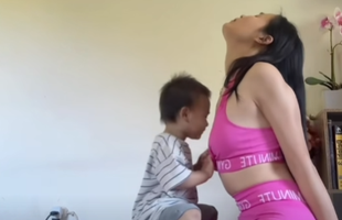 Vô tư quay video không phù hợp khi tập Yoga, người phụ nữ khiến CĐM tranh cãi: Cái gì giờ cũng đăng lên MXH được? photo 1761102713759 17611027141591124324765 209 0 498 462 crop 1761109563801262481594png