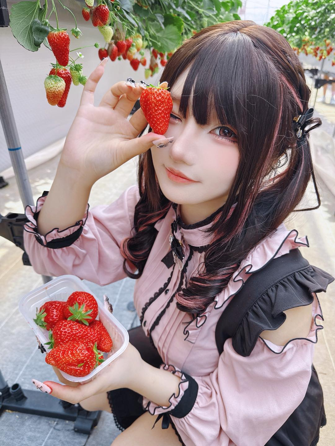 photo-1761620549128 photo-1761620549128