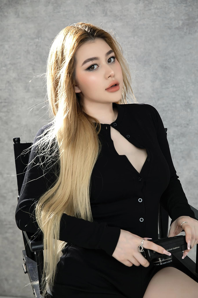 Chưa tới Halloween, hot girl Sunna đã khiến fan