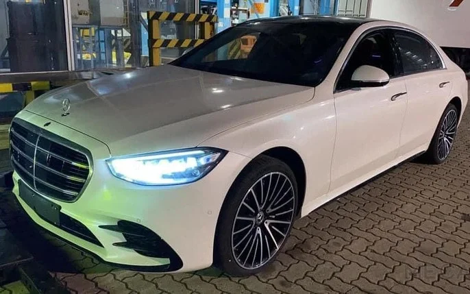 photo-1762411720211 photo-1762411720211