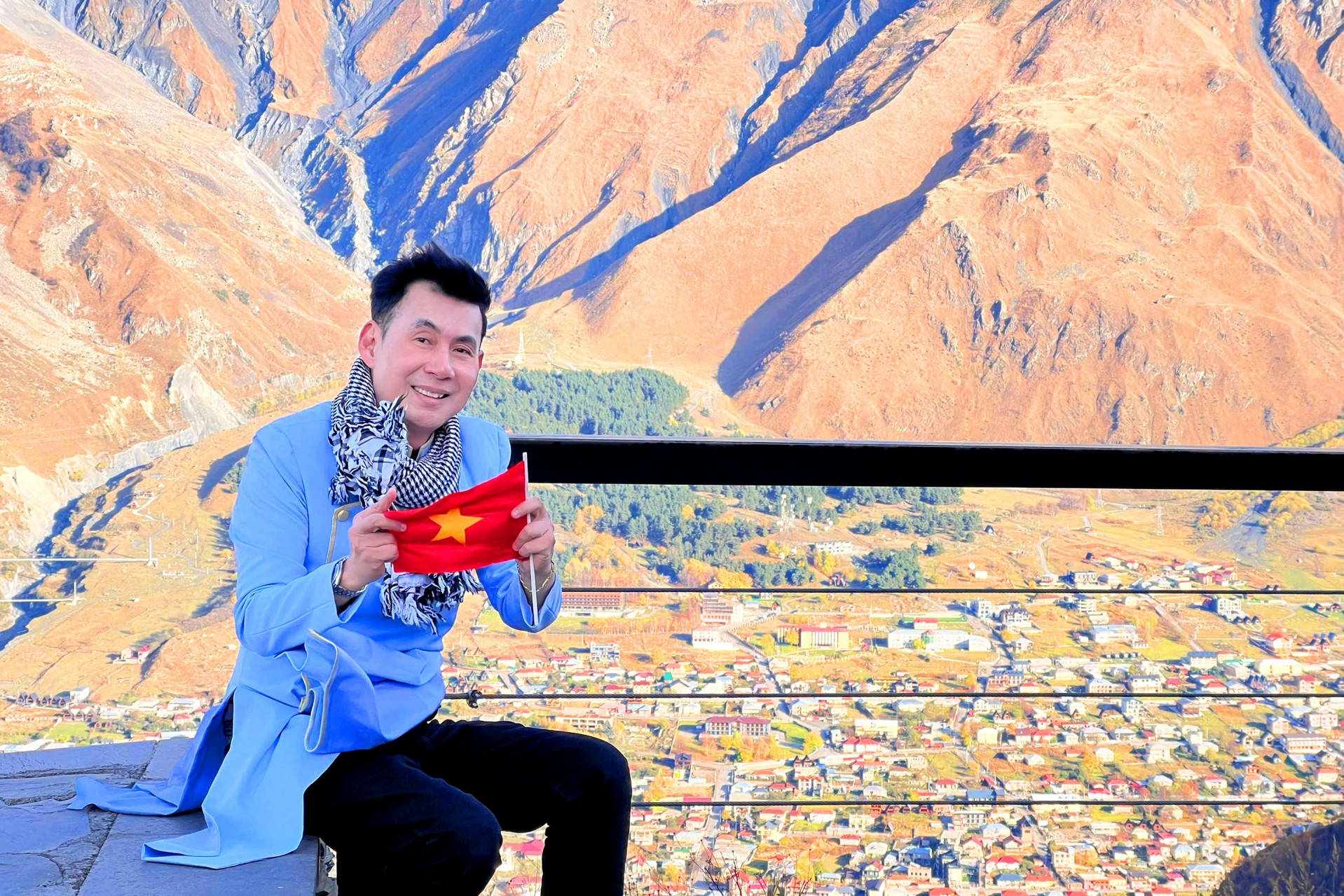 photo-1762498272652 photo-1762498272652