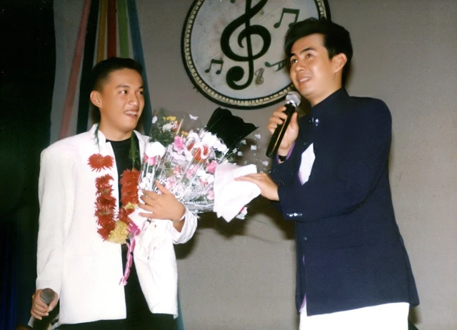 photo-1762498296768 photo-1762498296768