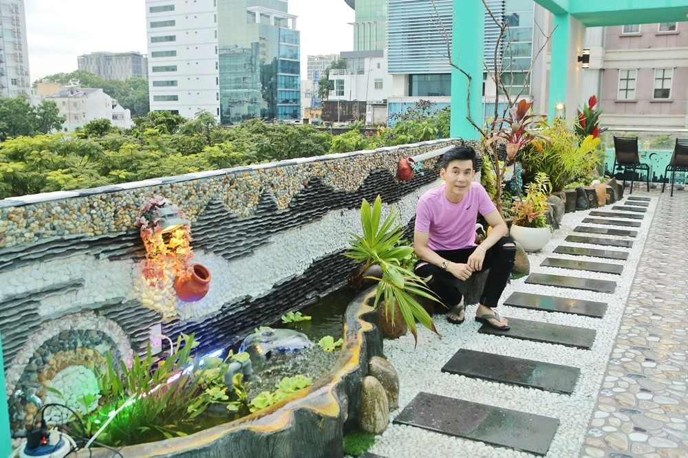 photo-1762498422375 photo-1762498422375