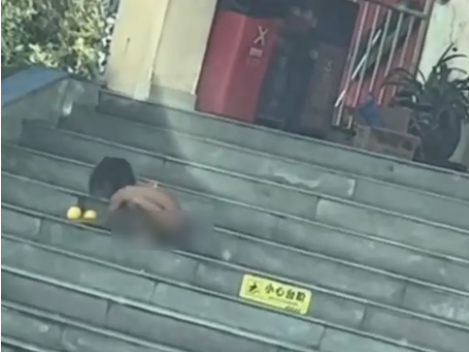 Đoạn kết của câu chuyện bé trai trần truồng ở trạm dừng cao tốc tại Trung Quốc- Ảnh 1.