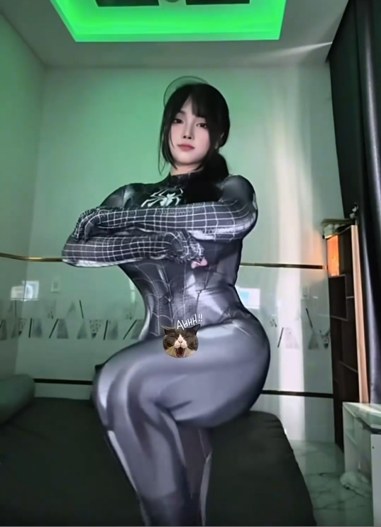 Chán Người Nhện đen, Pi Tiên biến hình thành Người Nhện đỏ khiến anh em game thủ