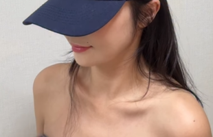 Khoe khoảnh khắc “tụt áo”, hot girl hút gần 2,5 triệu view: Content sexy hay chiêu trò phản cảm? 39 Khoe khoảnh khắc “tụt áo”, hot girl hút gần 2,5 triệu view: Content sexy hay chiêu trò phản cảm? photo 1763953353956 1763953354393504354362 189 0 497 493 crop 17640390698321967046342png