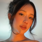 Dấn thân chơi TikTok, người mẫu nội y khiến fan "điêu đứng" với màn vũ đạo zoom cận cảnh photo 1764125113598 17641251139441314218342 43 0 331 461 crop 17641315238481581172203png