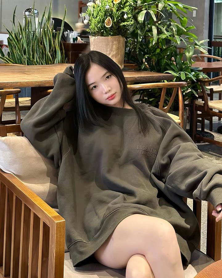 Rũ bỏ thời trang oversize, hot girl