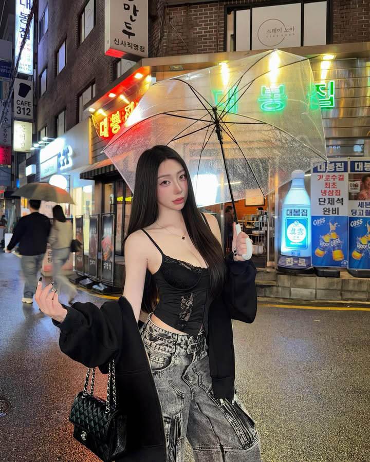 Nữ chủ tịch xứ Đài khiến fan mê mẩn vì thân hình nóng bỏng trong những bữa tiệc xa hoa- Ảnh 8.