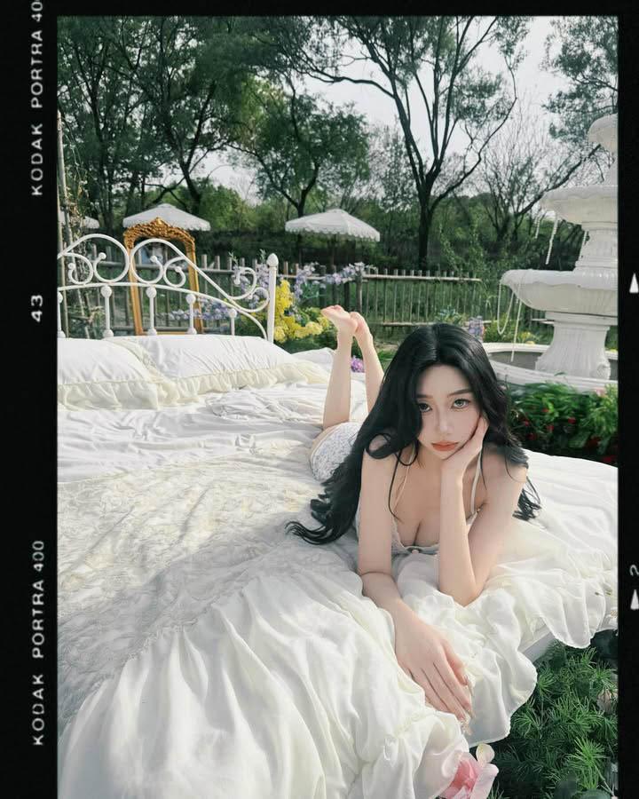 Nữ chủ tịch xứ Đài khiến fan mê mẩn vì thân hình nóng bỏng trong những bữa tiệc xa hoa- Ảnh 12.