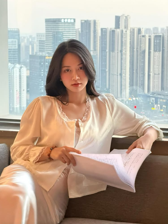 Khoảnh khắc thả dáng của Lê Bống khiến người xem