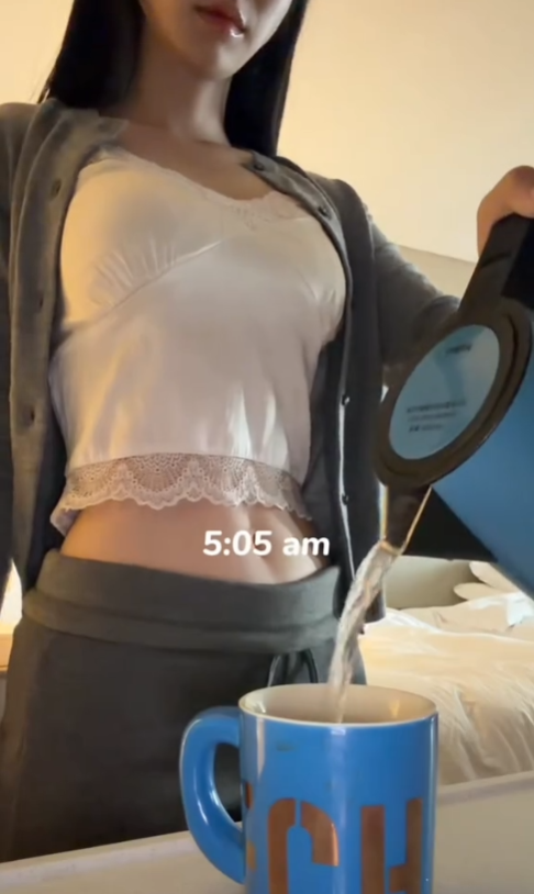 photo-1764729977042 photo-1764729977042