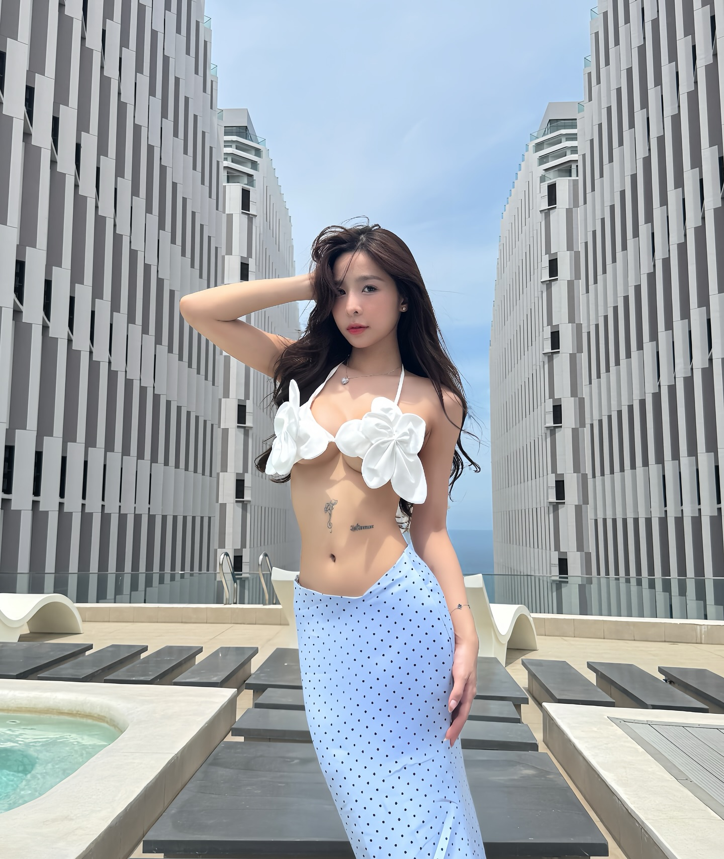 photo-1764730914899 photo-1764730914899