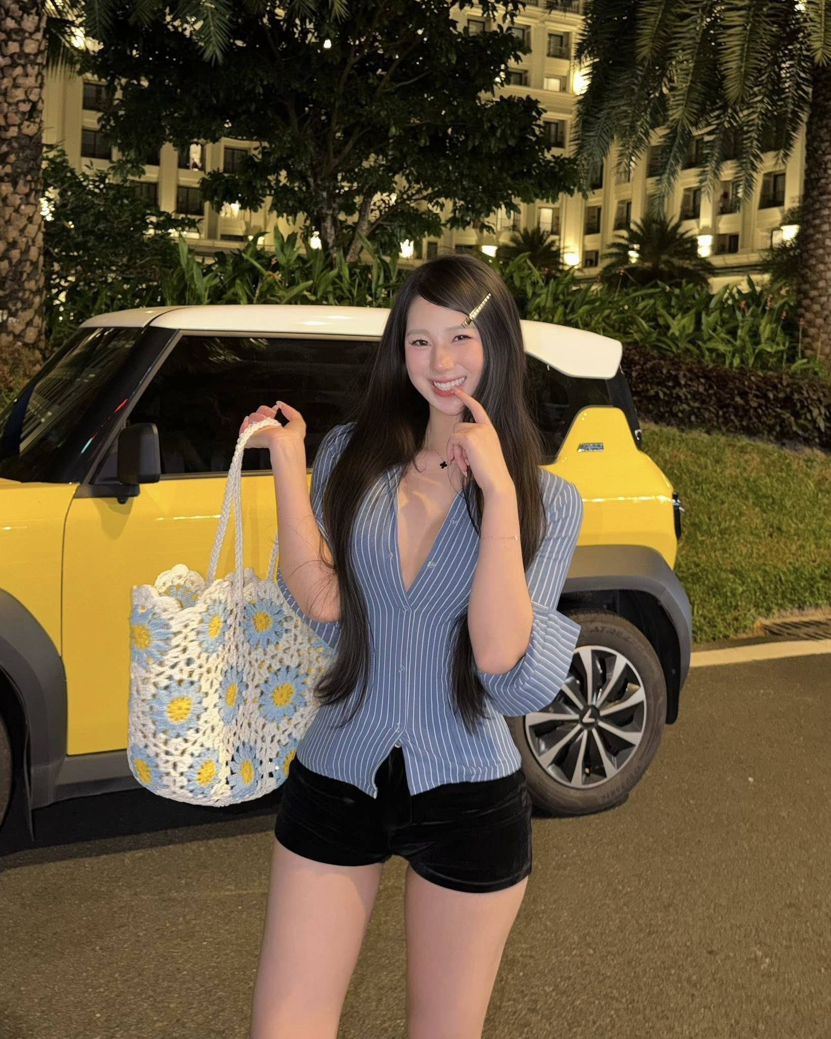 photo-1764747075603 photo-1764747075603