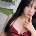 Ngược trend "váy xanh", Trần Hà Linh chơi hẳn "váy đỏ" khiến người xem mê mệt photo 1764954527341 1764954527623662657572 150 0 454 487 crop 17650017278021673288256png