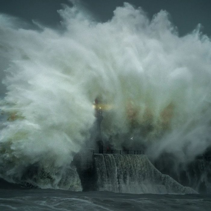 Dành 12 tiếng để chụp 4.000 bức ảnh ở biển, người đàn ông hãi hùng khi phóng to một tấm hình lên: “Chuyện gì đang xảy ra vậy?”- Ảnh 4.