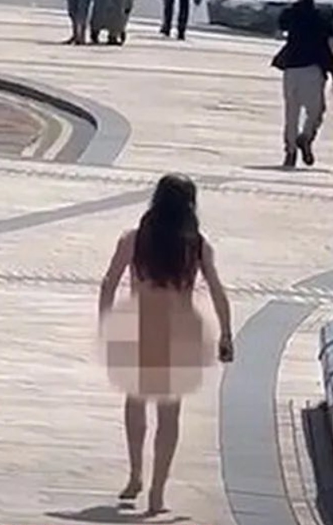 "Nữ hoàng phim teen" một thời: Bị bắt vì khỏa thân lang thang trên phố, giờ "dao kéo" đến mức không nhận ra photo 2 1679401196839710025084 1756021803242886984679 1756022912060 1756022912402172233895