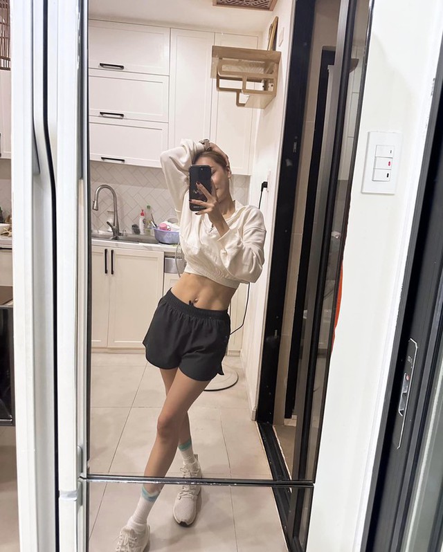 Nhã Phương để lộ 1 khuyết điểm nhan sắc khó giấu qua camera thường- Ảnh 4. Nhã Phương để lộ 1 khuyết điểm nhan sắc khó giấu qua camera thường- Ảnh 4.