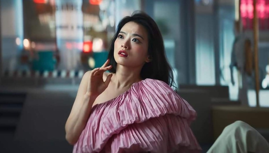 Song Joong Ki bất ngờ đăng ảnh thân mật bên