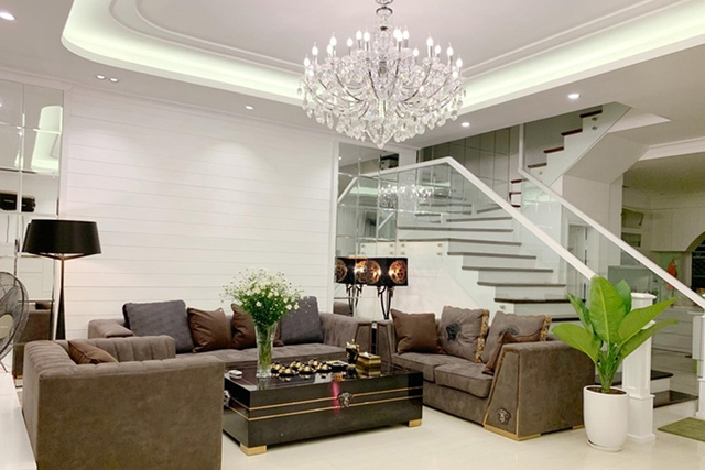 Sao nam Vbiz mua nhà 140 cây vàng từ 20 năm trước: BĐS trải khắp từ Bắc vào Nam, hiện tại vẫn lẻ bóng- Ảnh 5. Sao nam Vbiz mua nhà 140 cây vàng từ 20 năm trước: BĐS trải khắp từ Bắc vào Nam, hiện tại vẫn lẻ bóng- Ảnh 5.