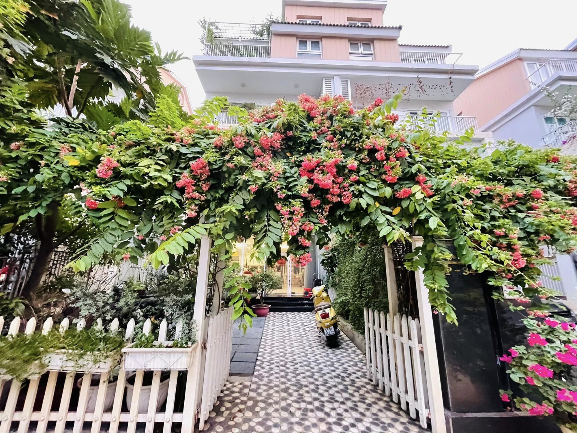 Nữ nghệ sĩ là mẹ đơn thân, một mình nuôi con trong biệt thự 4 tầng ở TP.HCM, U50 không lấy chồng- Ảnh 3.