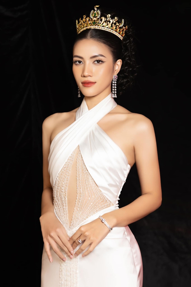 SỐC: 1 nàng hậu của Sen Vàng ghi danh Hoa hậu Hoàn vũ Việt Nam, nguyên nhân vì mâu thuẫn công ty cũ?- Ảnh 1.