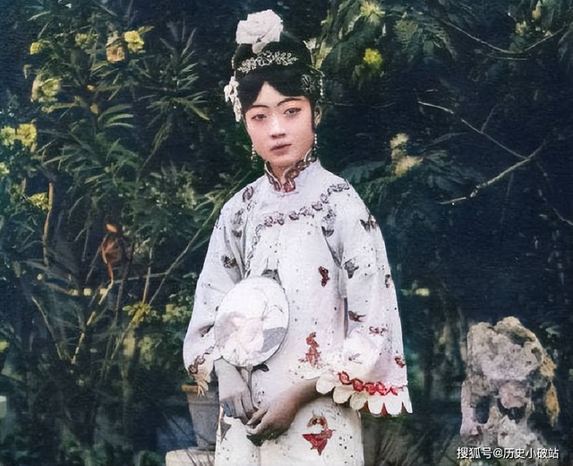 Bộ ảnh cực hiếm tiết lộ nhan sắc thật của Hoàng hậu Uyển Dung: Hậu thế hiểu vì sao Phổ Nghi vừa nhìn đã gật đầu đồng ý- Ảnh 2. Bộ ảnh cực hiếm tiết lộ nhan sắc thật của Hoàng hậu Uyển Dung: Hậu thế hiểu vì sao Phổ Nghi vừa nhìn đã gật đầu đồng ý- Ảnh 2.