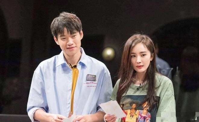 Đôi bạn thân showbiz cùng yêu 1 thiếu gia đụng độ tại sự kiện, lộ 1 chi tiết trớ trêu gây bàn tán- Ảnh 6.