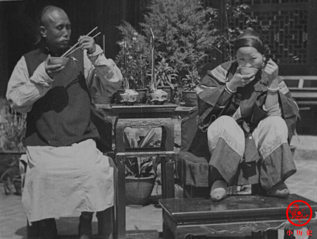 Bộ ảnh cũ thời nhà Thanh: Từ buổi tiệc của công chúa tới những khung cảnh nhìn mà nao lòng- Ảnh 4. Bộ ảnh cũ thời nhà Thanh: Từ buổi tiệc của công chúa tới những khung cảnh nhìn mà nao lòng- Ảnh 4.