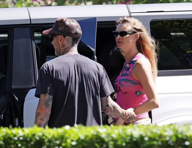 Lisa (BLACKPINK) nhận rổ