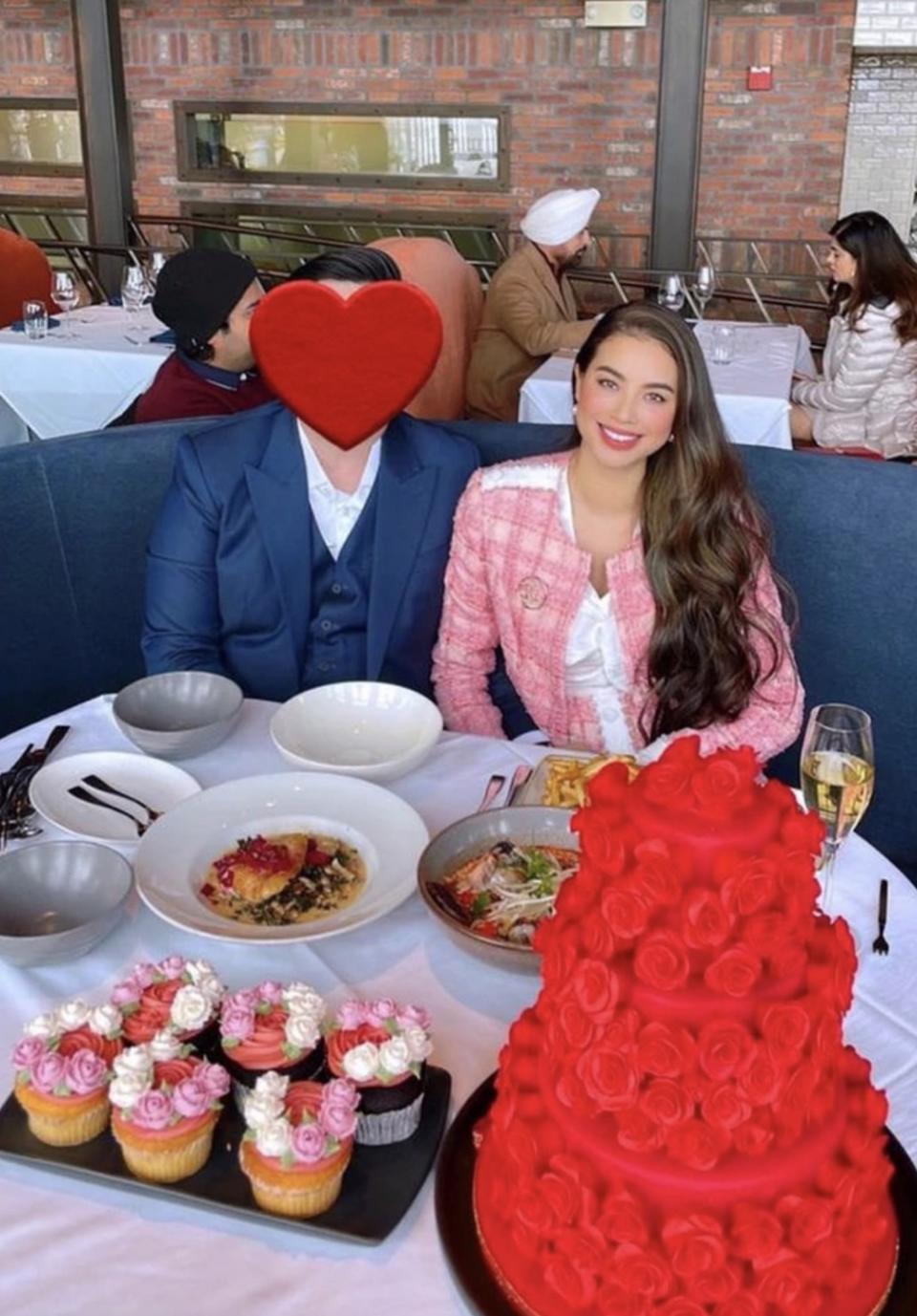 Chuyện gì đang xảy ra với Hoa hậu Phạm Hương ở Mỹ?- Ảnh 3. Chuyện gì đang xảy ra với Hoa hậu Phạm Hương ở Mỹ?- Ảnh 3.